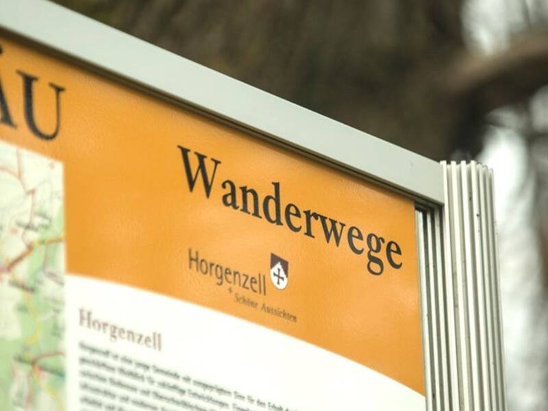 Ausschnitt Detailansicht einer Wanderwegbeschilderung von Horgenzell